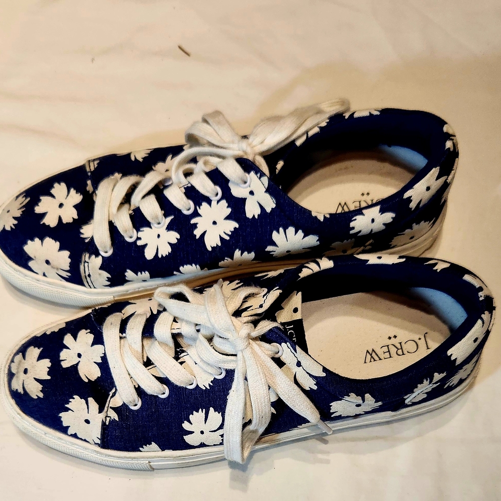 ⭐️J. Crew Navy Sneakers White Floral Design Casual Streetwear Comfort  Size 9.5 - Picture 2 of 5